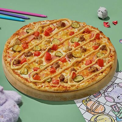 Пицца Чизбургер на тонком тесте 30 см в Dostaевский по цене 746 ₽