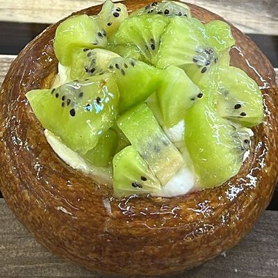 Слойка Клубника-киви в Поль Бейкери по цене 220 ₽