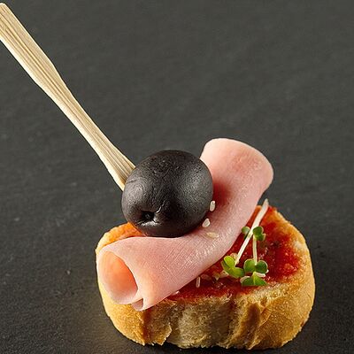 Кростини с индейкой в Brusketta.pro по цене 207 ₽