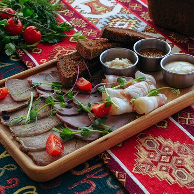 Ассорти мясное в Багратиони по цене 1625 ₽