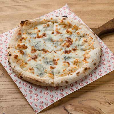 Пицца Четыре сыра в Разжигатели по цене 790 ₽