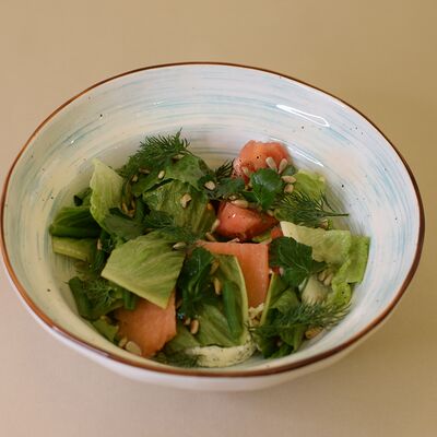 Салат с лососем слабой соли в Пряный Тимьян по цене 575 ₽