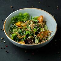 Салат с жареными грибами и картофелем бейби в Mesto Sushi & Grill