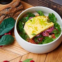 Фермерский салат из свежих овощей с домашней брынзой в Есть Today