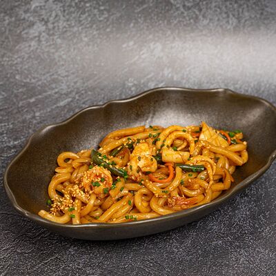 Удон с морепродуктамив Smoky People по цене 990 ₽