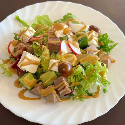 Салат с говяжьим языком в Роза ветров по цене 570 ₽