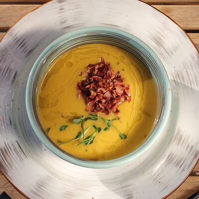 Чечевичный суп с чипсом из бекона в Чебуреки решают! по цене 390 ₽