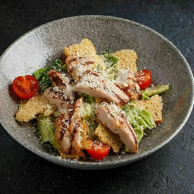 Цезарь с курицей в Баклажан в ТЦ 