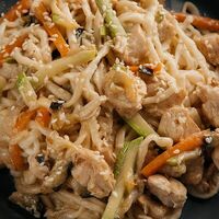 Wok со сливочной курицей в Ронин