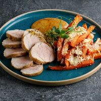 Телятина sous-vide батат фри с ореховым соусом в Puberty