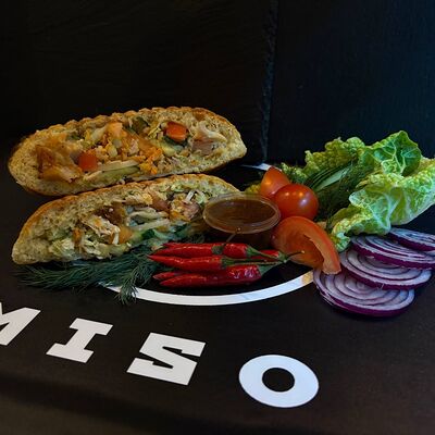 Шаурма Black Pepper на турецкой лепешке в Шаурма Miso по цене 520 ₽