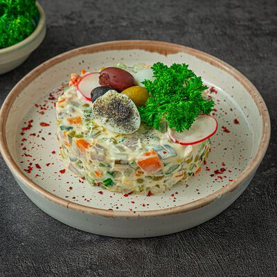Салат оливье с говяжьим языком в Поляна по цене 650 ₽