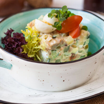 Салат Оливье в Квартира 162 по цене 490 ₽