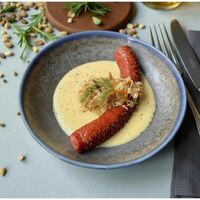 Баварская колбаска с муссом и капустой в В Питере пить