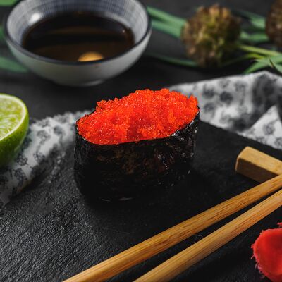 Классические с икрой летучей рыбы в Maki Family по цене 109