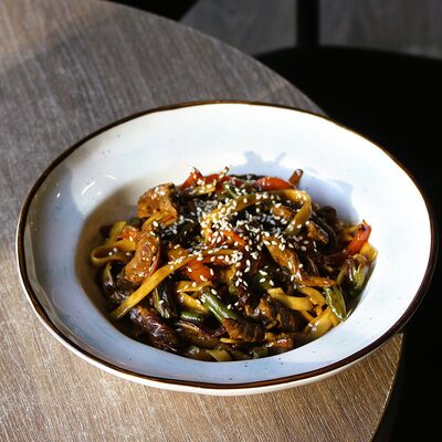 Вок с Говядиной в Локация кофе по цене 610 ₽