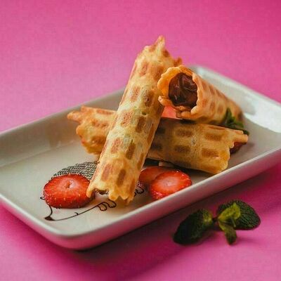 Вафельная трубочка с начинкой в Баклажан в ТЦ 