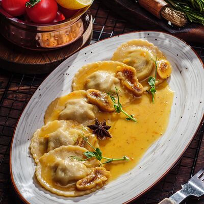 Равиоли с уткой и вялеными томатами в Пельмения по цене 778 ₽