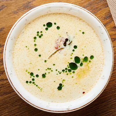 Сливочная уха с семгой, перловкой и водорослями в Forest по цене 760 ₽