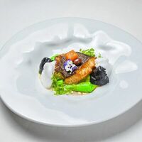 Филе палтуса с пюре из сельдерея и черными равиоли в Capo Ristorante