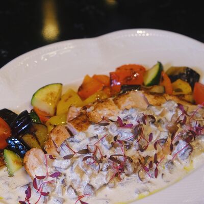 Куриная грудка с рататуем в Nest по цене 650 ₽