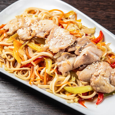 Яки удон с курицей в Суши Рай по цене 419 ₽