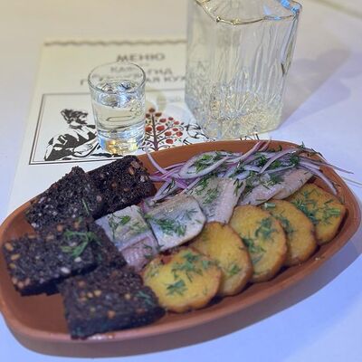 Сельдь с картофелем и гренками в Keto & Kote Грузинская кухня по цене 411 ₽