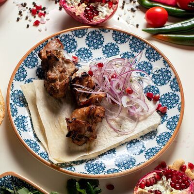 Шашлык из куриного бедра в Бакладжан по цене 490 ₽