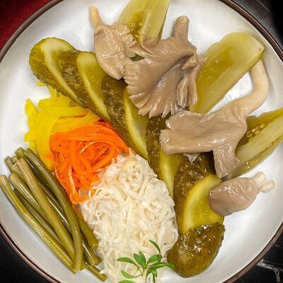 Соленые соленья с овощами в Kirova street по цене 300 ₽
