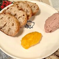 Паштет из утки, теплый багет, джем в Bambule