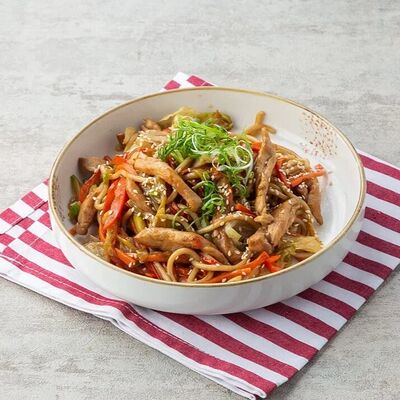 Лапша удон с курицей в соусе терияки в Или по цене 290 ₽