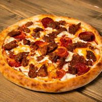 Пицца с говядиной и колбасками халяль в In Tasty