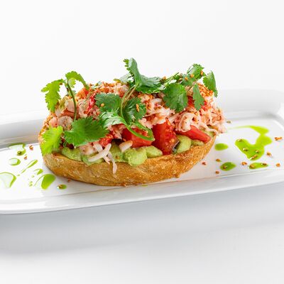 Брускетта с крабом и гуакамоле в Rose Bar Crocus City по цене 1150 ₽