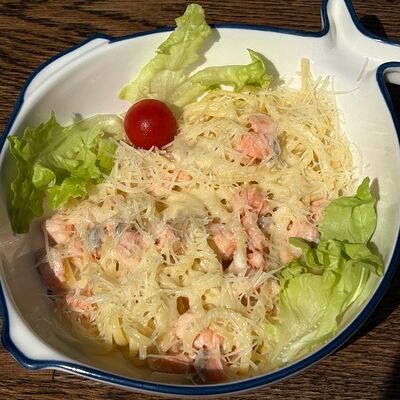 Спагетти с лососем в сливочном соусе в Искра по цене 810 ₽