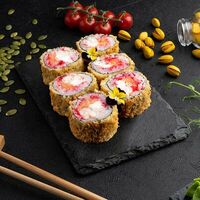 Горячий ролл с лососем и креветкой в Веселый Самурай Sushi Premium