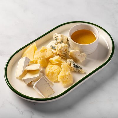 Сырная тарелка в FOBS по цене 800 ₽