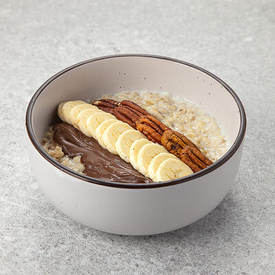 Каша овсяная с шоколадно-ореховой пастой бананом пеканом и голубикой в Vaffel Норвежские вафли, завтраки, кофе по цене 450 ₽