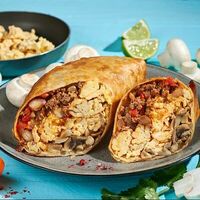 Утренняя чимичанга с говядиной и острой шрирачей в Manana Chimichanga