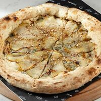 Пицца с грушей и горгонзолой в Cheeseria