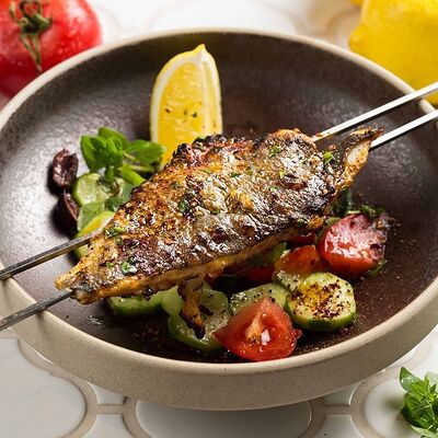 Шашлычок из дорадо с овощным салатом в Maroon по цене 1700 ₽