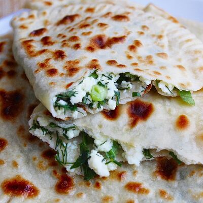 Кутабы с сыром и зеленью в Каретный дворик по цене 450 ₽