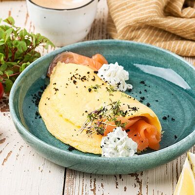 Омлет с лососем фирменного посола и сырным кремом в ЛарисуВаннуХочу по цене 390