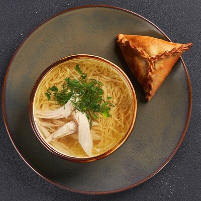 Суп-лапша по-домашнему с треугольником в Lafa Lounge по цене 490 ₽