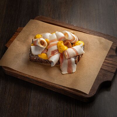 Гренки с салом в Лепрекон по цене 350 ₽