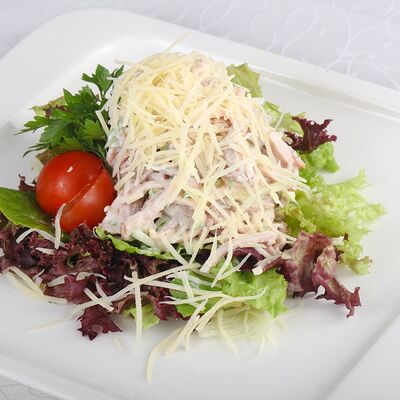 Салат с говяжьим языком в Мансарда по цене 700 ₽