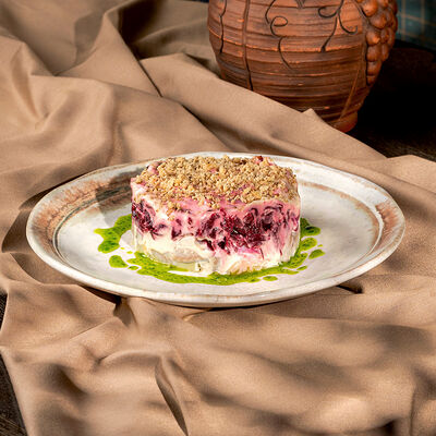 Сельдь под шубой в Аджикинежаль по цене 490 ₽