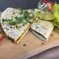 Кесадилья с курицей в Impasta Cafe