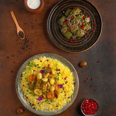 На компанию: долма из виноградных листьев, сладкий плов в Почувствуй Вкус Азербайджана по цене 6190 ₽
