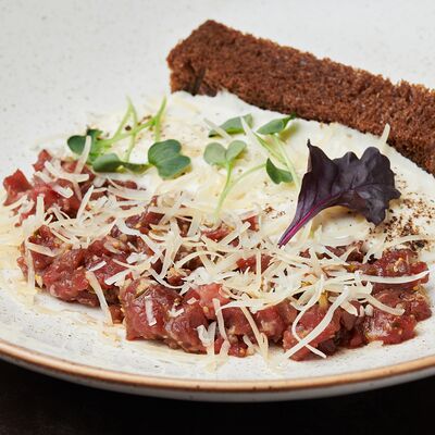 Тартар из телячьей вырезки в The James Shark Pub по цене 750 ₽