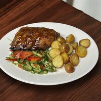 Томленые свиные рёбра BBQ с бейби-картофелемв PAPPONE